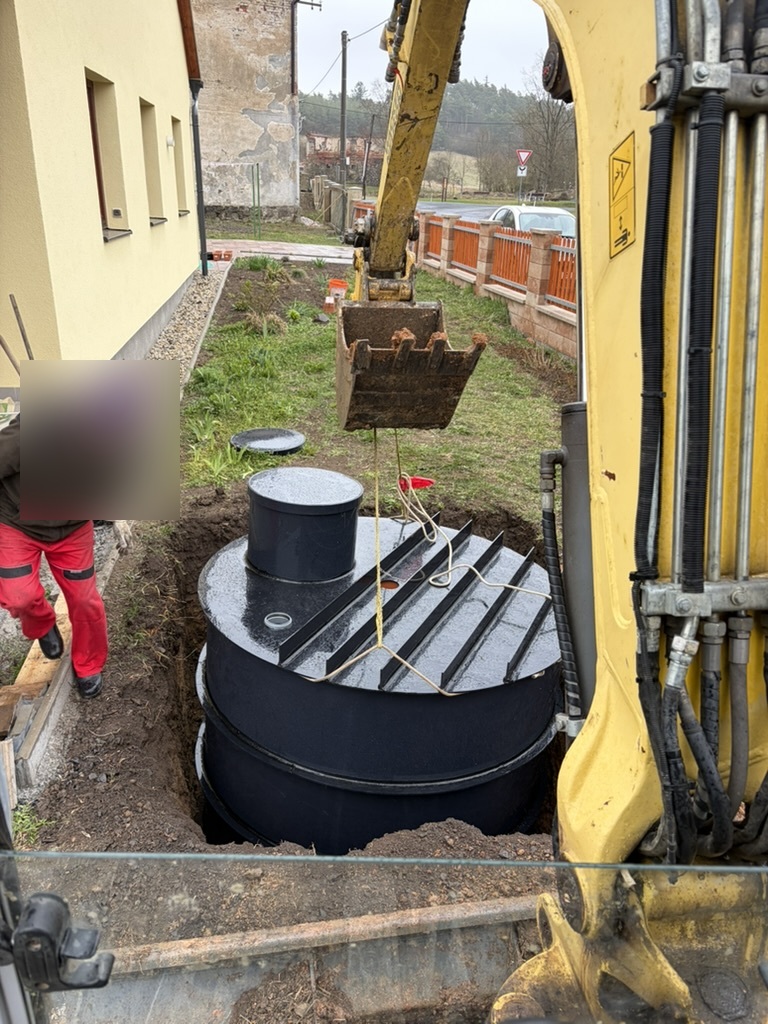 Uložení nádrže na dešťovou vodu – usazení nádrže do výkopu